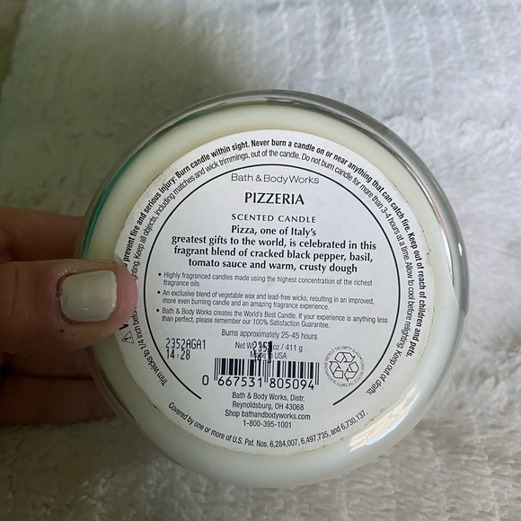 RARE🔥 NEW Bath and Body Works Pizzeria 3-Wick Candle - Picture 3 of 4